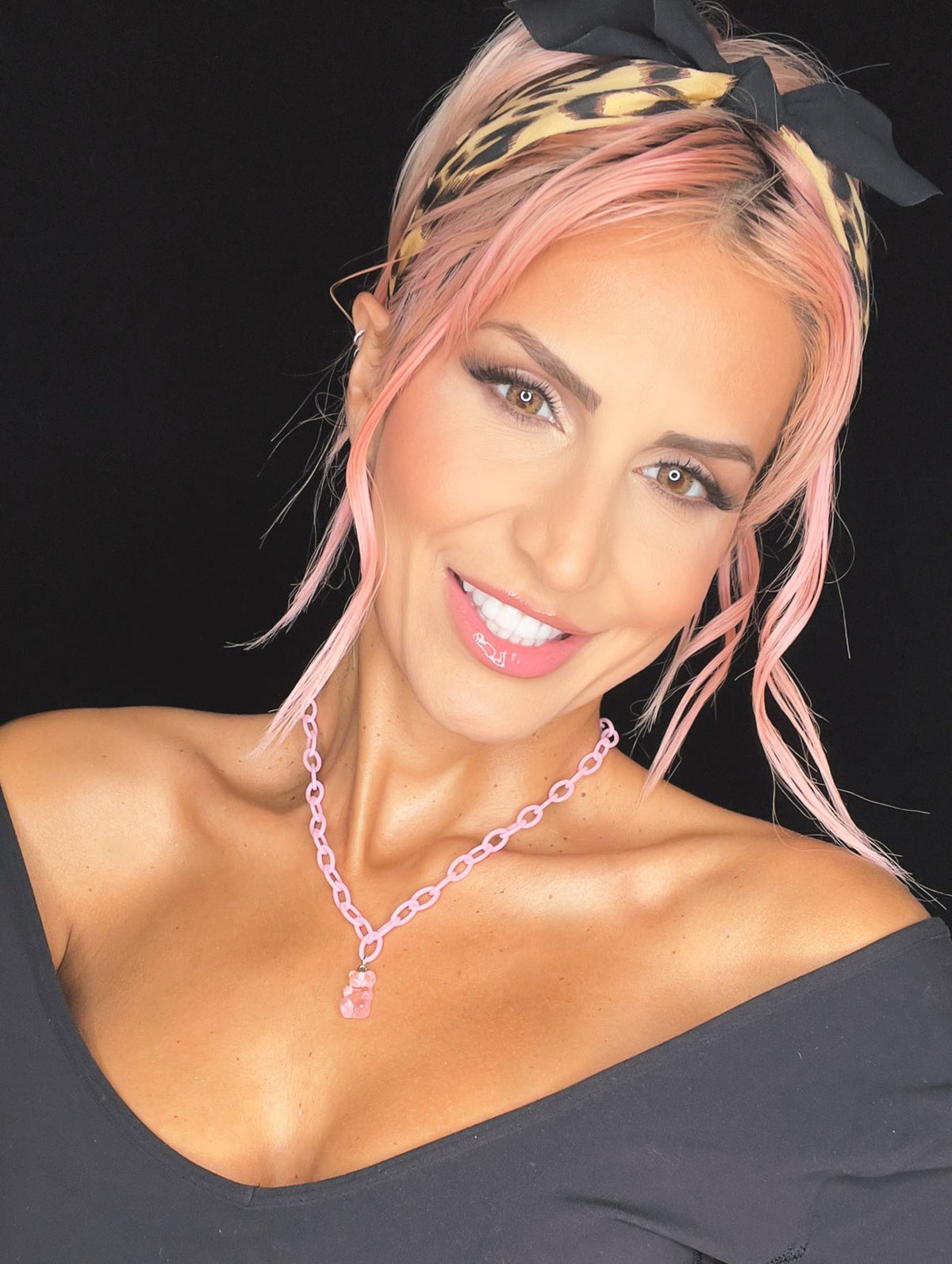 Pink Gummy Bear Necklace – Cute Chunky Chain Choker for Y2K Aesthetic